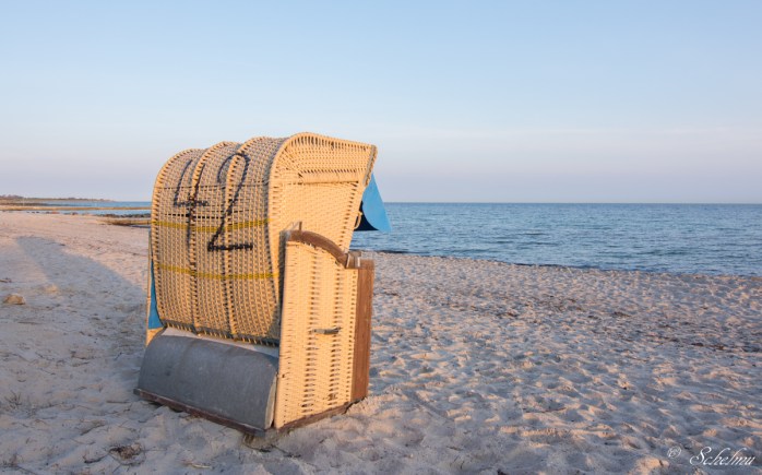 fehmarn-strandkorb-strand-meer-ostsee-sudstrand