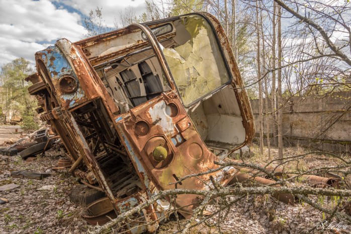 jupiter fabrik pripjat bus schrott umgekippt